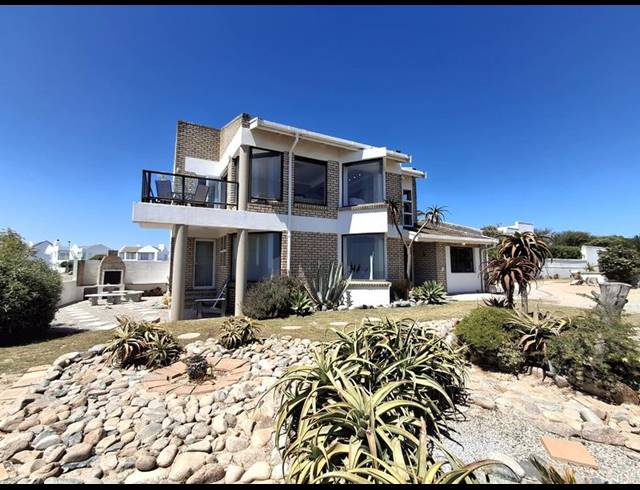 4 BEDROOM HOUSE FOR SALE IN BRITANNIA BAY